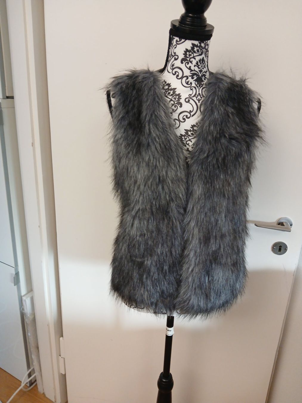 Gilet & Giacche senza maniche: Kuschelige Winter-Fellweste Gr. S grau – Nuovo (secondo la descrizione) da Glattbrugg venduto da fin_66d8