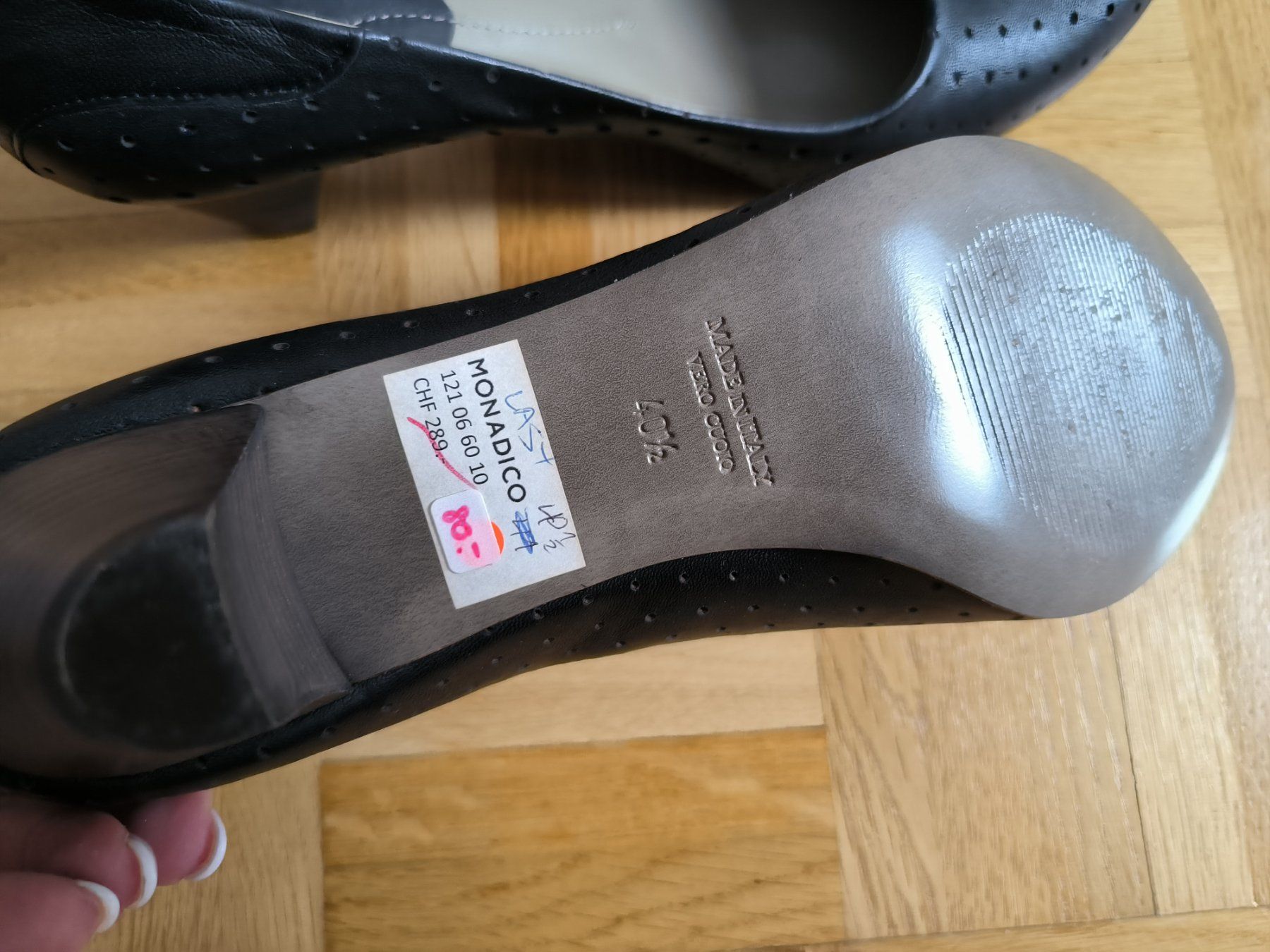 Damenschuhe: IXOS Echtleder-Pumps Schwarz - 39 - Elegantes Lochmuster – Neu (gemäss Beschreibung) aus Thalwil von VitaMini 3