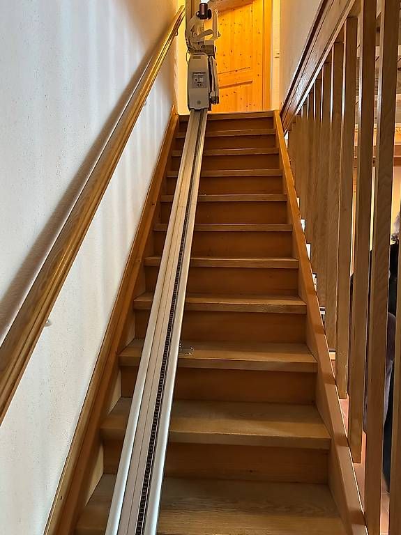 Treppen: Treppenlift gerade – Gebraucht aus Oberlunkhofen von sim_7fkv 1