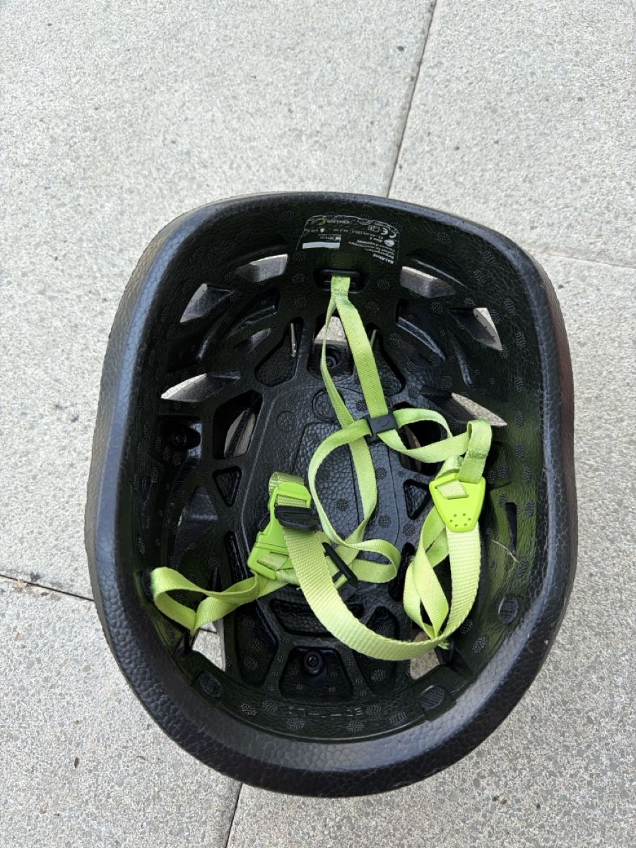 Edelrid Caschi: Edelrid Salathe Kletterhelm – Usato da Rothrist venduto da Jacktk 2