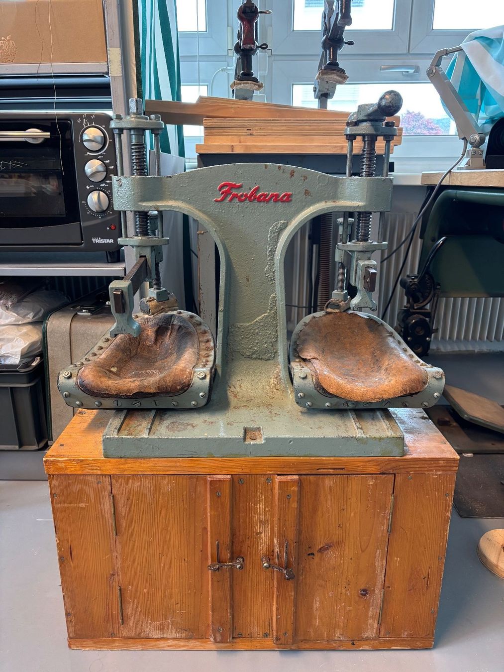 Tutte le macchine: Schuhpresse Frobana, gebraucht – Usato da Zürich venduto da saw_t2xk