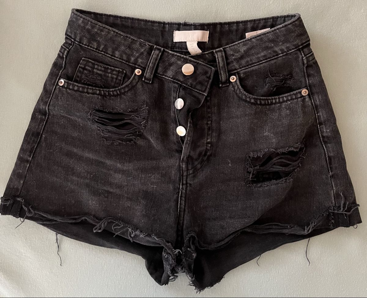 H&M Pantaloni: Shorts schwarz – Usato da Möhlin venduto da eny_lsk7