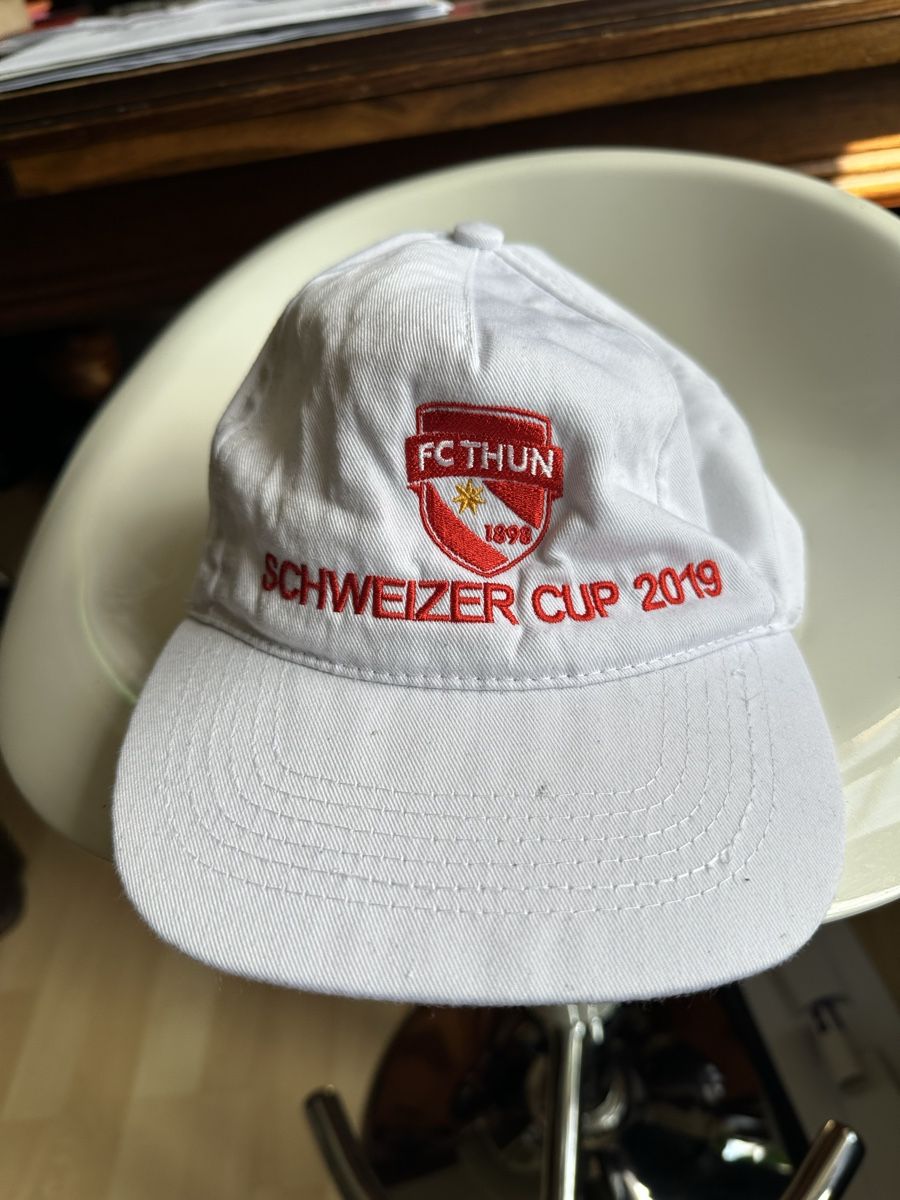 Maillots de corps & Pantalons: FC Thun Trikot, Schal und Kappe – D'occasion à Schattenhalb par Aggizu 4