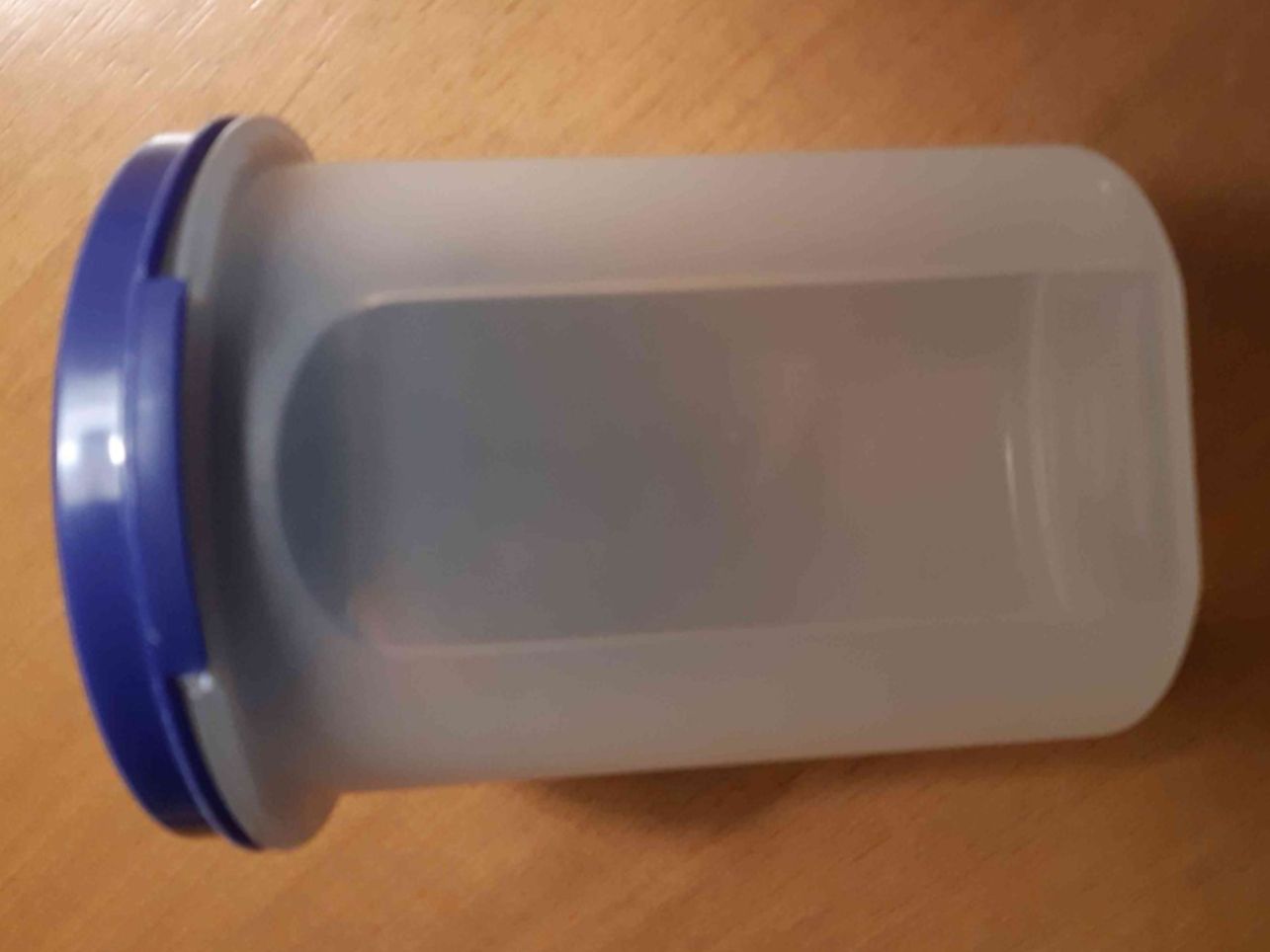 Tupperware Contenitori & Simili: Tupperware Vorratsdose blau mit Deckel – Usato da Windisch venduto da Re_