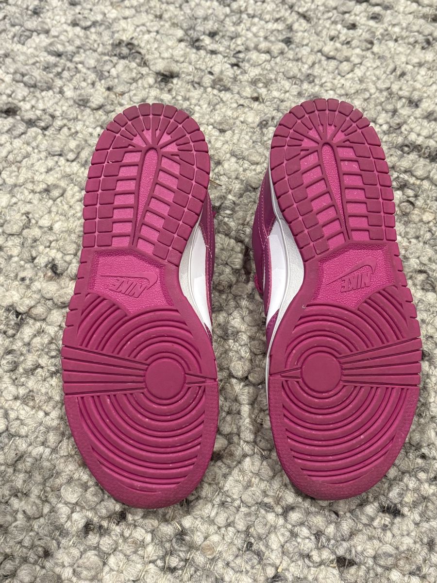 Nike Herrenschuhe: Chaussures Nike rose – Neu (gemäss Beschreibung) aus Mont-sur-Lausanne von Julie_cty 3