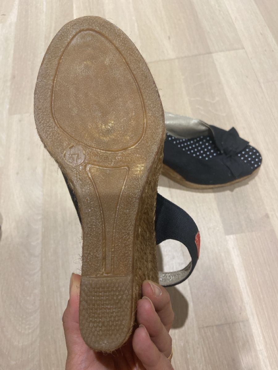 Chaussures femmes: Keilabsatz Sandalen schwarz – Neuf (Voir description) à Zürich par mar_v57y 2