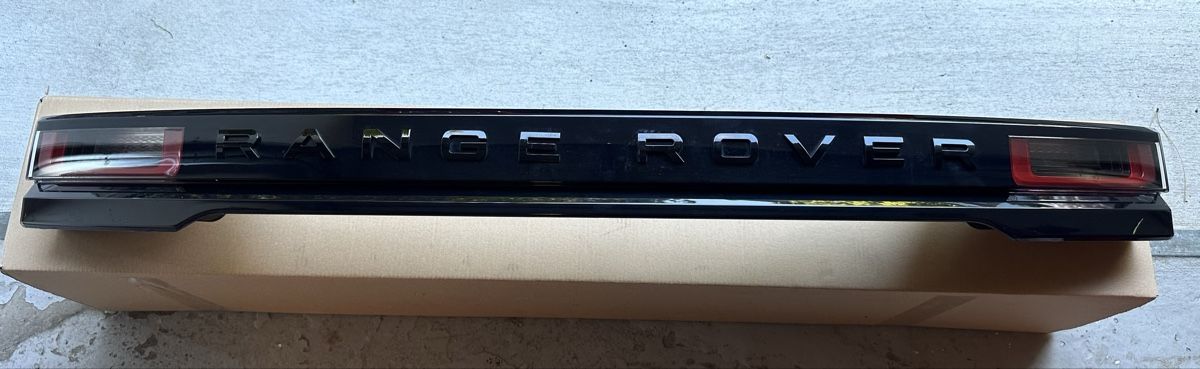 Land Rover Alle Autoersatzteile: Heckblende Range Rover Velar – Gebraucht aus Altstätten SG von fej_527z 2