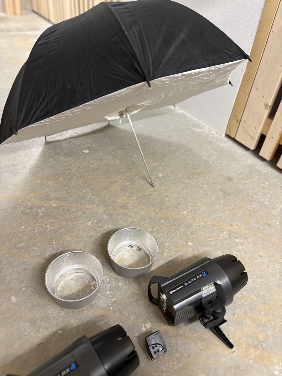 Elinchrom Flash: Elinchrom Blitzanlage und Stative – Usato da Zürich venduto da Areyes01 5