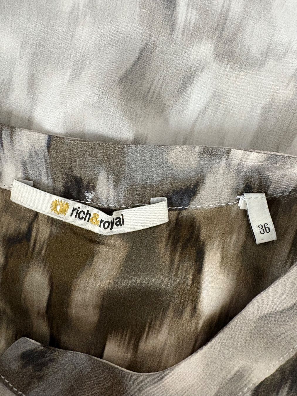 Rich & Royal Blusen: Rich & Royal Seidenbluse Batik grau creme 36 – Neu (gemäss Beschreibung) aus Regensdorf von secondchancefashion 4
