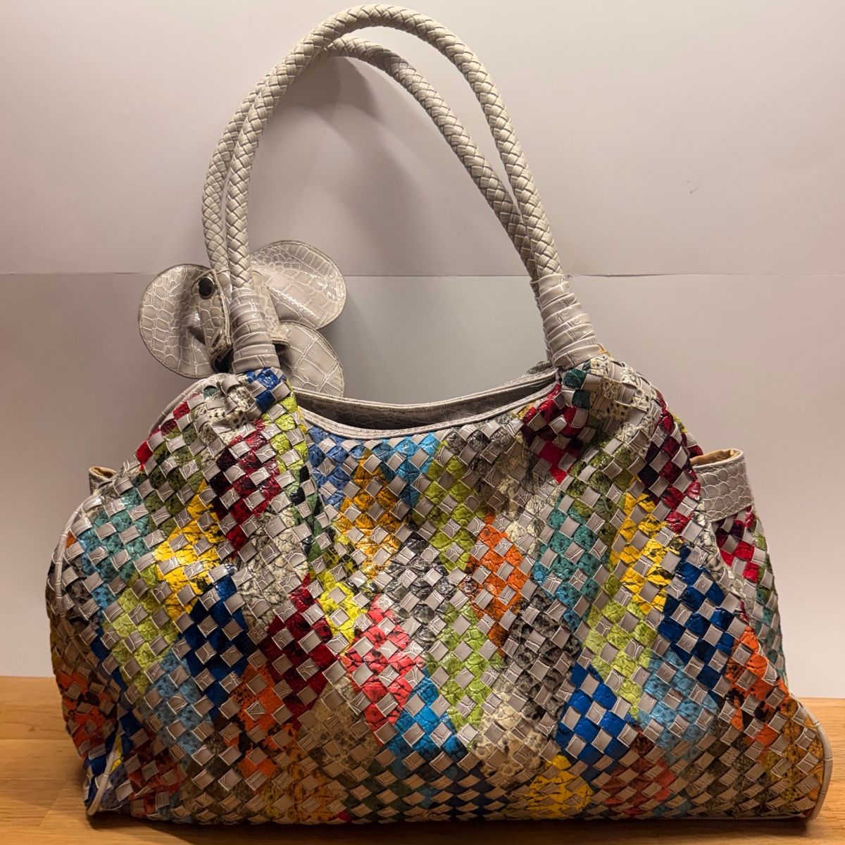 Taschen für Damen:  Handtasche im Patchwork-Design - Material PVC – Neu (gemäss Beschreibung) aus Schlieren von RoPue 1
