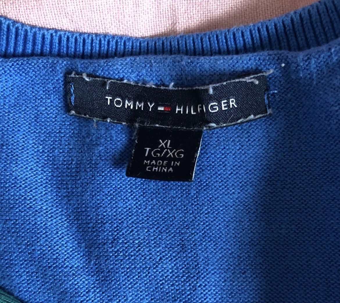 Tommy Hilfiger Kleiderpakete: Kleiderpaket Tommy Hilfiger T-Shirt Pullover Kleider Pulli – Gebraucht aus Frauenfeld von Babytimmy 4