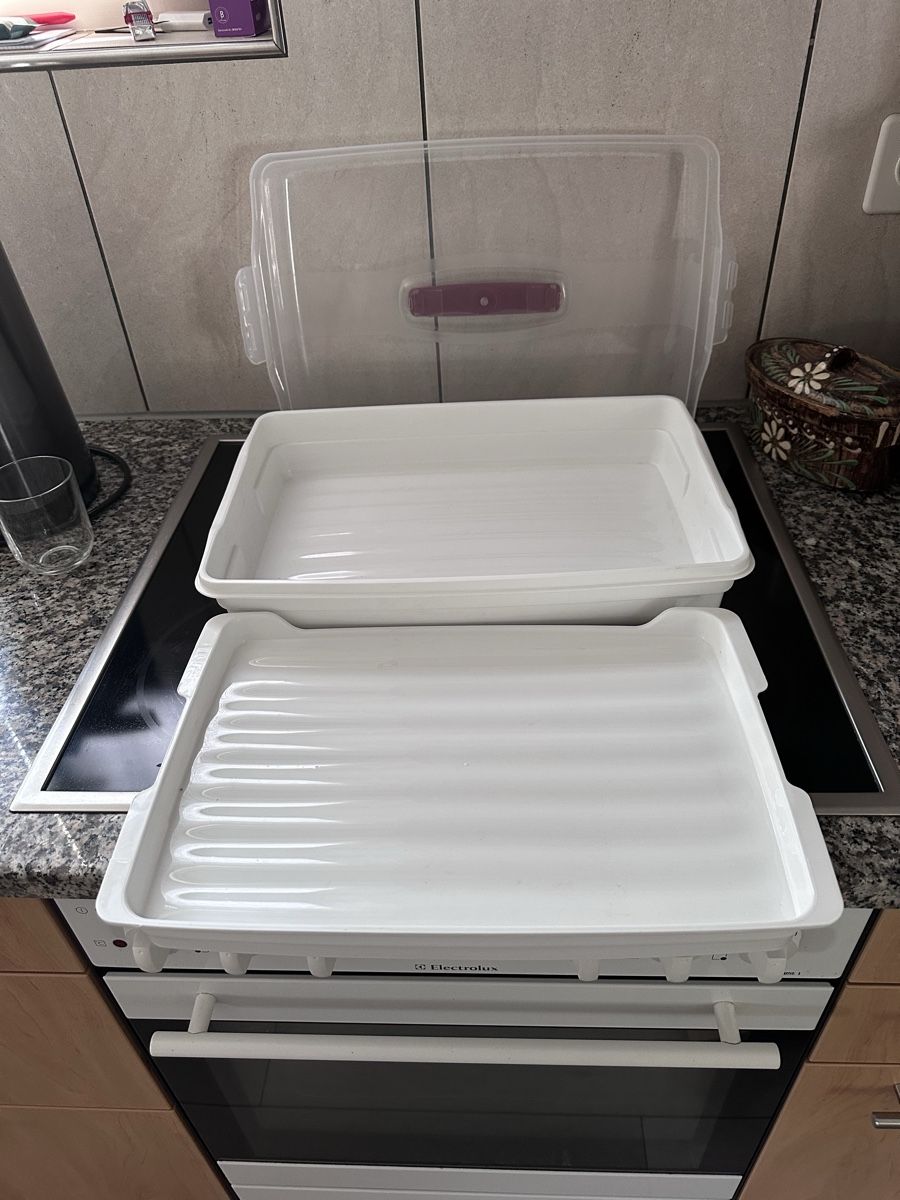 Behälter & Ähnliches: Kuchen-Transportbox mit Deckel und zwei Einsätzen weiss – Gebraucht aus Uerkheim von Crank99 1