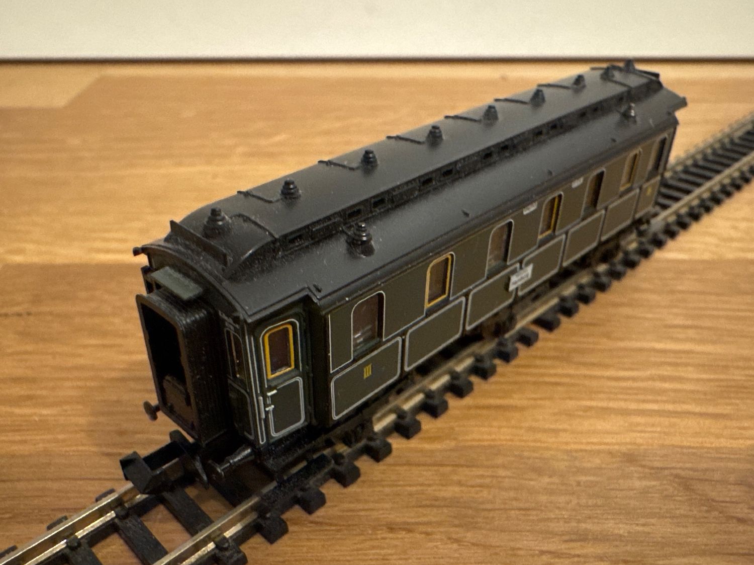 Trix Modelleisenbahnen: Minitrix 13161 Bayer. Schnellzugwagen 3.Kl. – Gebraucht aus Schlierbach von Look8 2