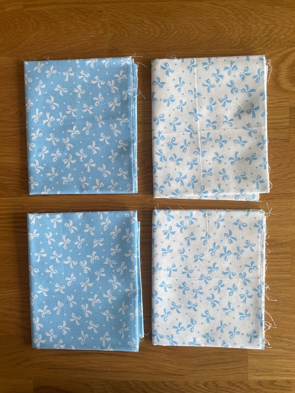 Stoffe: Fat quarter/Coupon patchwork-couture Petits noeuds bleus – Neu und originalverpackt aus Gland von san_xz5j 1