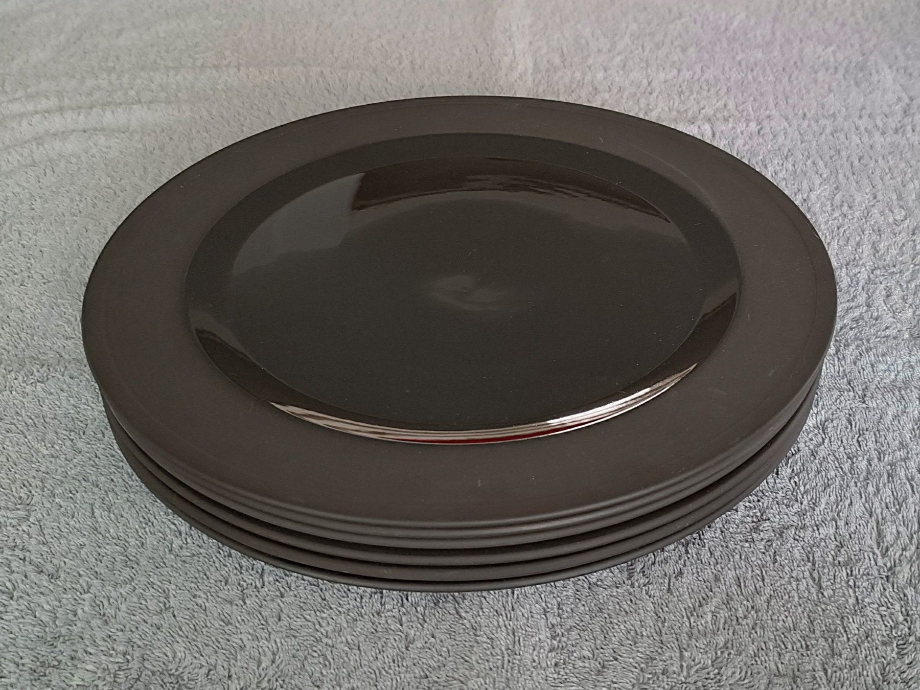 Wedgwood Teller: Schwarze Platzteller (Wedgwood) – Neu (gemäss Beschreibung) aus Gränichen von wiewiorka91