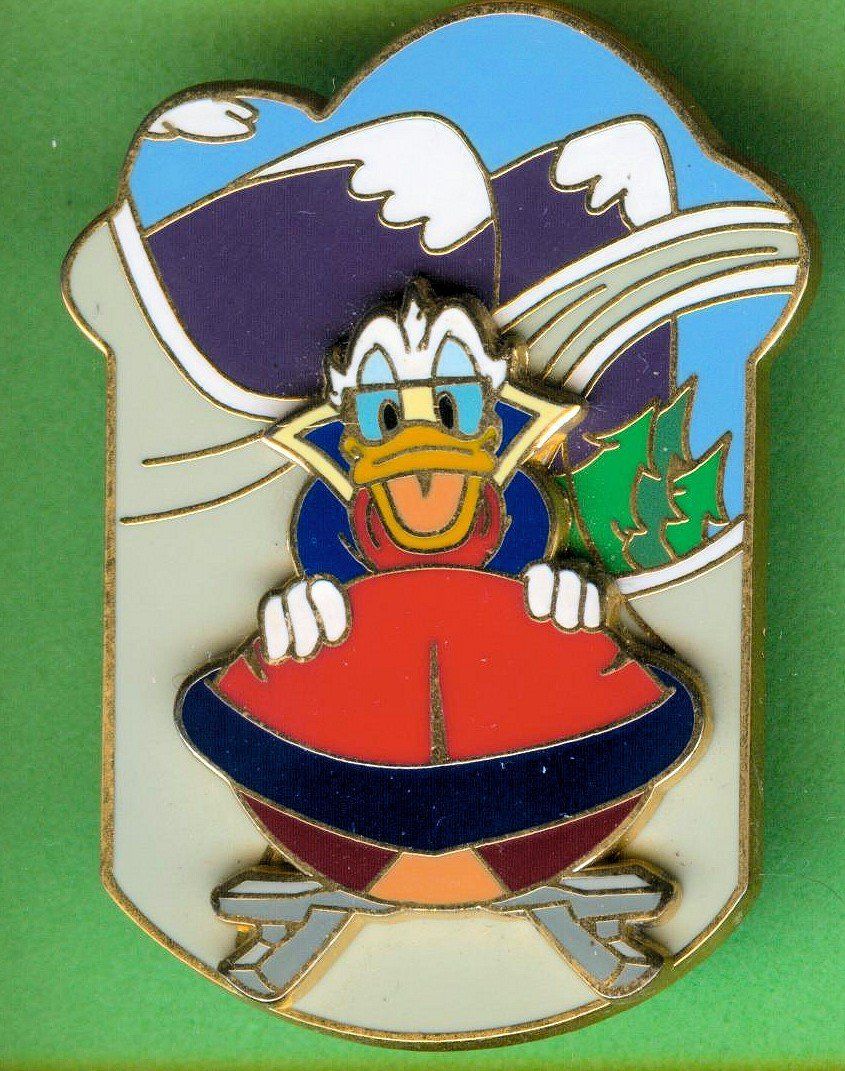 Disney Plaketten & Abzeichen: Disney   DONALD  mit Bob – Gebraucht aus Winterthur von Sammleroase