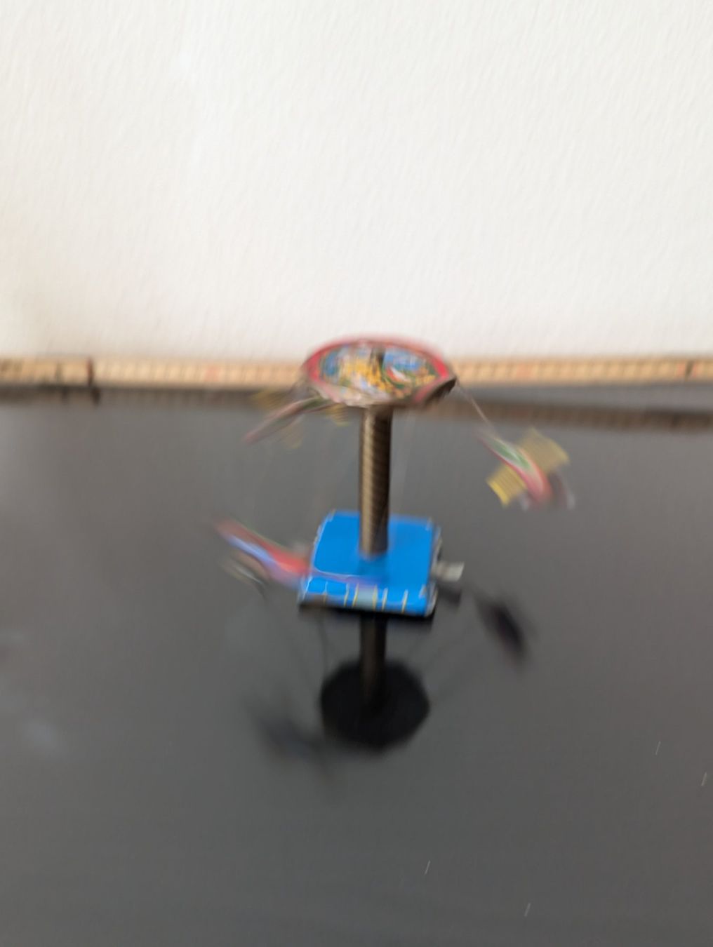 Jouets: Blechspielzeug Flugzeugkarussell – D'occasion à Horw par dreavw 1