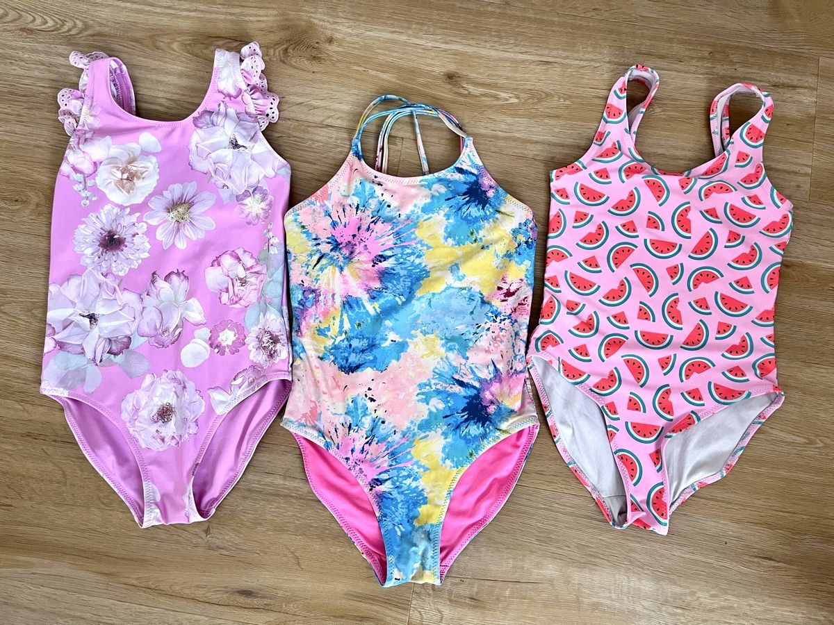 Costumi da bagno & Bikini: Badeanzüge Set Gr. 116/122 – Usato da Kradolf venduto da AlexiaEugster