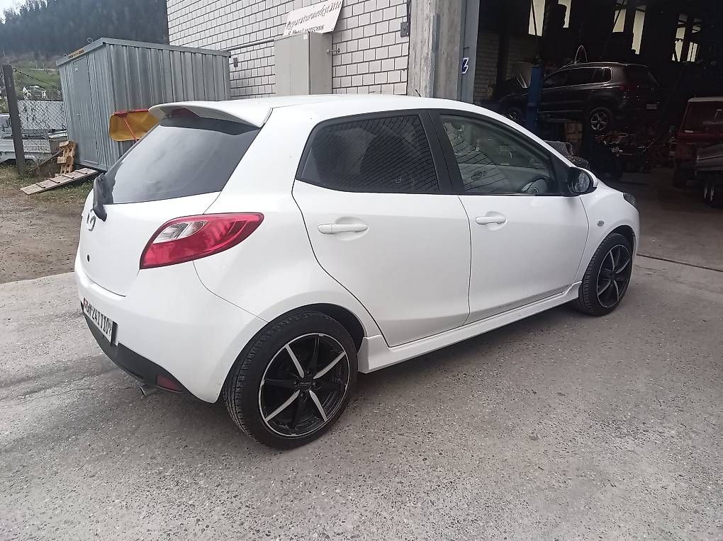 Autos: Mazda 2 1.5 4hb  – D'occasion à sils.i.D par Spyderrider 2