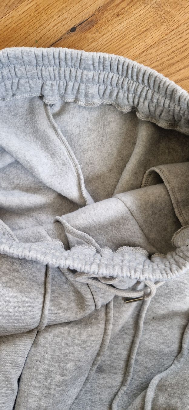 Pantaloni: Graue Trainerhose in Gr.38 – Usato da Grosswangen venduto da iranki80 1