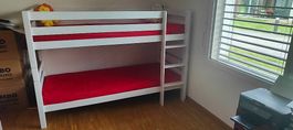 Etagenbett mit Matrazen