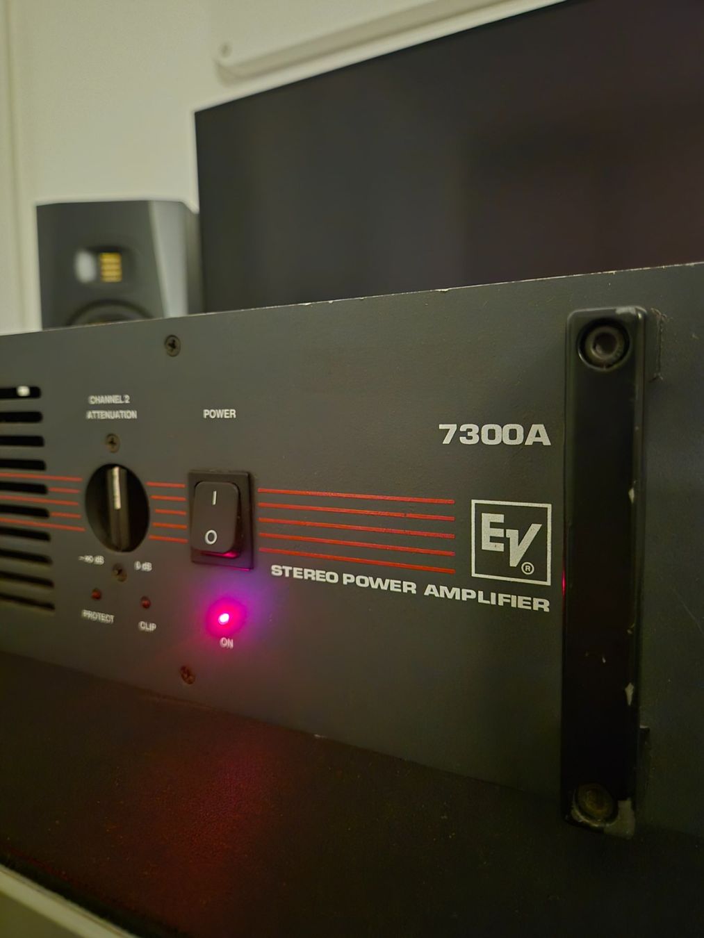 Electro-voice Amplificateurs: Electro Voice EV 7300A Stereo – D'occasion à Enges par val_g2mh 1