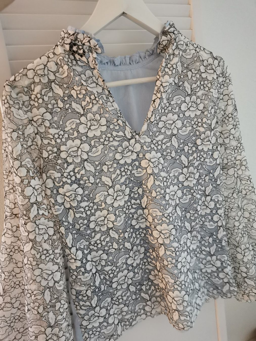 Topshop Camicette: Sommer Bluse mit Spitze – Usato da Luzern venduto da larissa_n 1