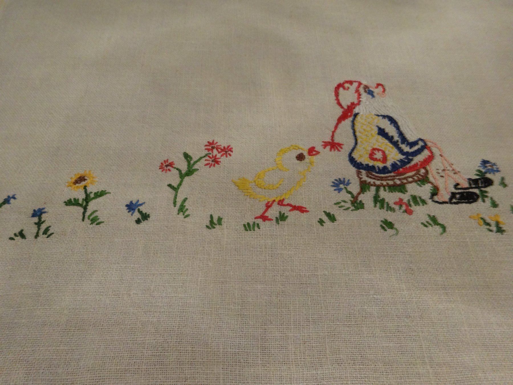 Tutte le decorazioni: Milieu de table- lin brodé main – Nuovo e nell'imballaggio originale da Biel/Bienne venduto da milamila02 4