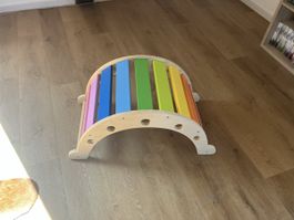 Kletterbogen aus Holz Regenbogenfarben guter Zustand