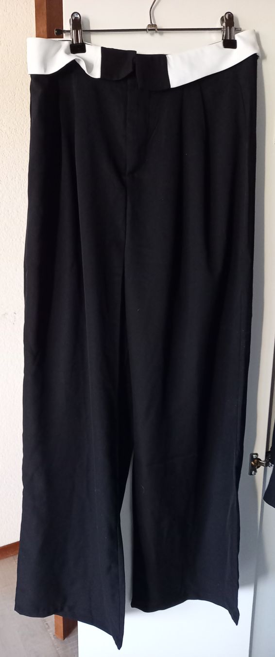 Pantaloni: Ensemble pantalon et Top taille L – Nuovo e nell'imballaggio originale da Tramelan venduto da Belleza82 1