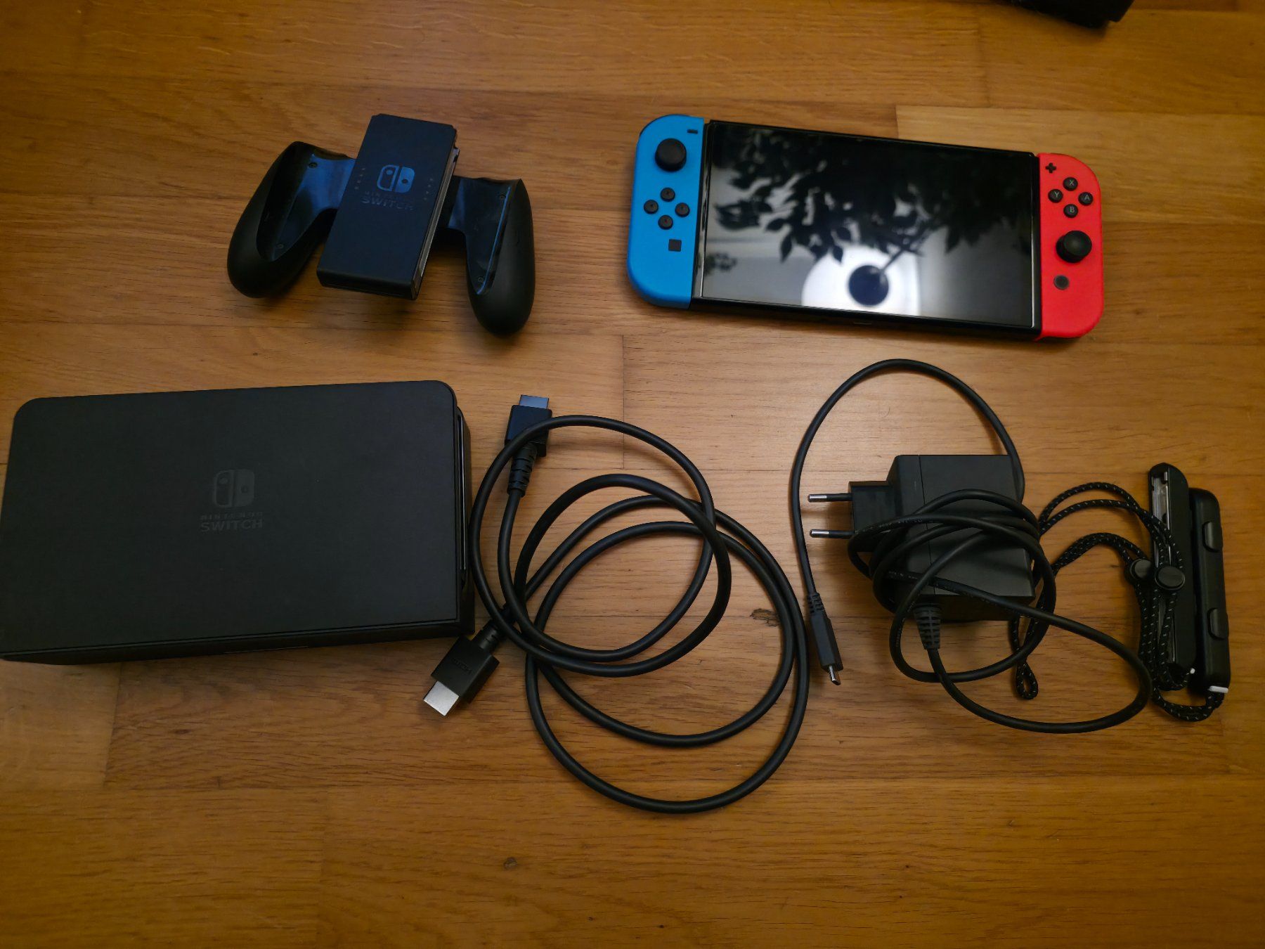 Nintendo Console: Nintendo Switch OLED wie neu – Usato da Zürich venduto da jabo22