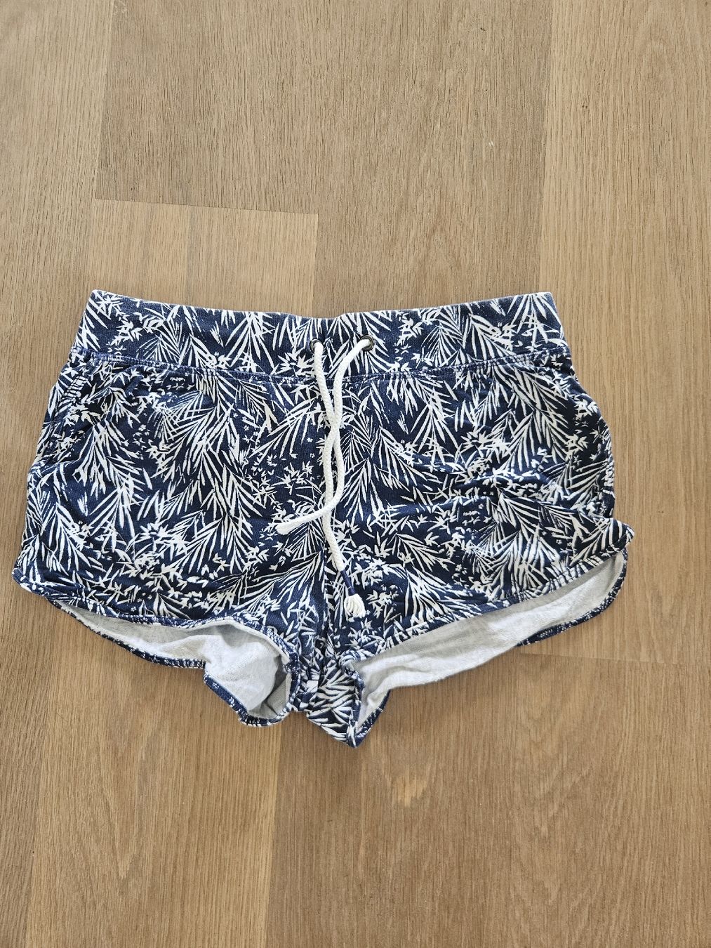 Pantalons: Kurze Hose Mädchen Grösse S mit Muster – D'occasion à Rüschlikon par zzz1234