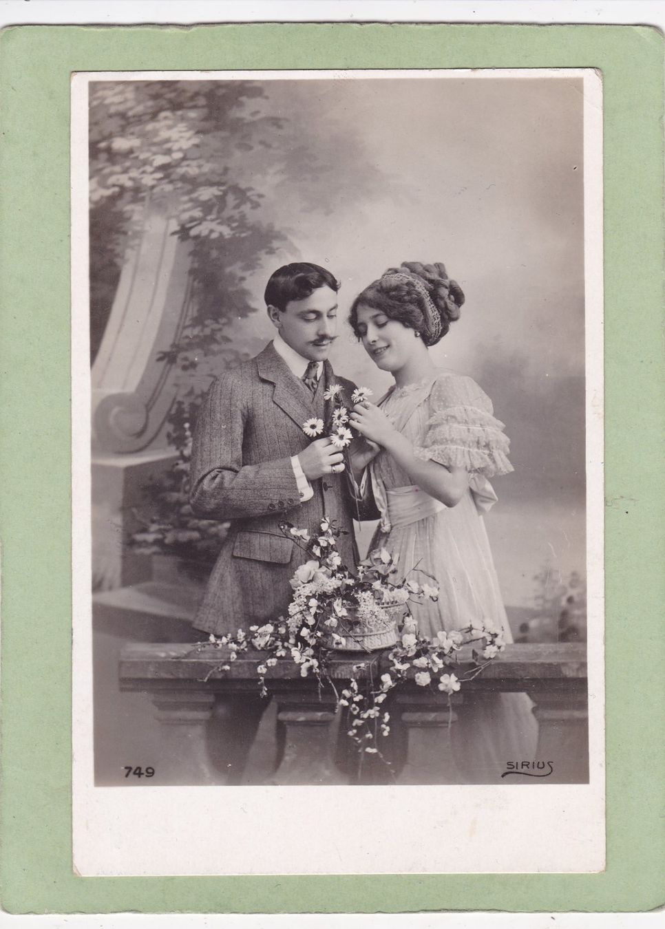 Cartoline postali: Kitsch Paar Frau Mann Blumen 1912 – Usato da Herisau venduto da Lisegrat2008