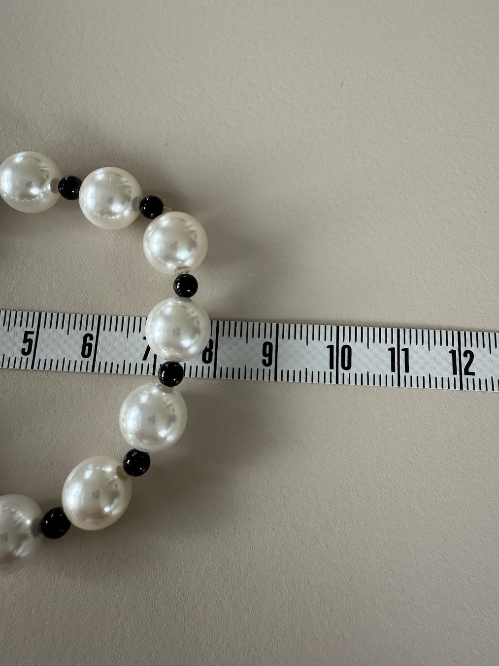 Bracciali & Braccialetti: Perlenarmband COCO-Style, Modeschmuck schwarz/weiss 8mm – Nuovo (secondo la descrizione) da Zollikon venduto da dorean 2