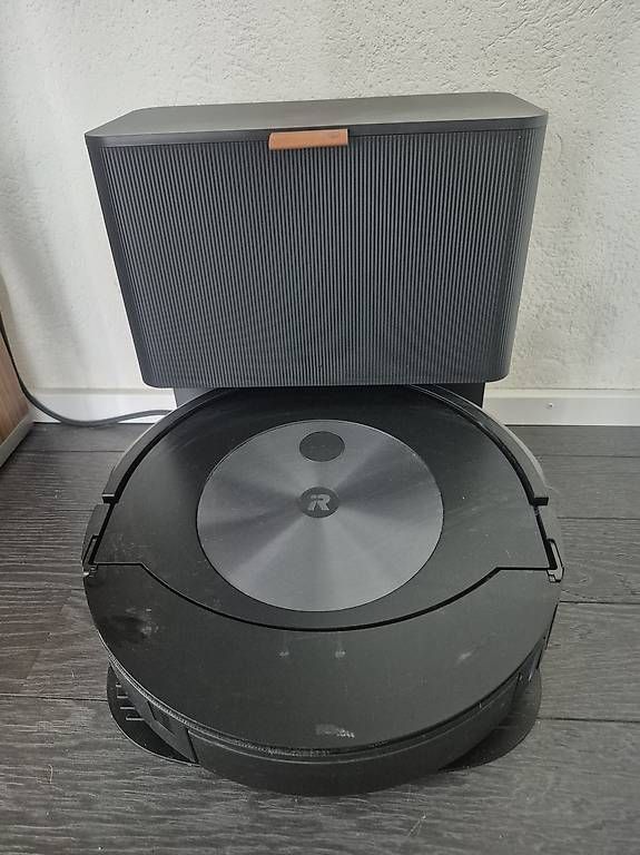 Aspirapolveri & Accessori: IRobot Roomba 7J + – Usato da Hüttikon venduto da Gizmo28 1