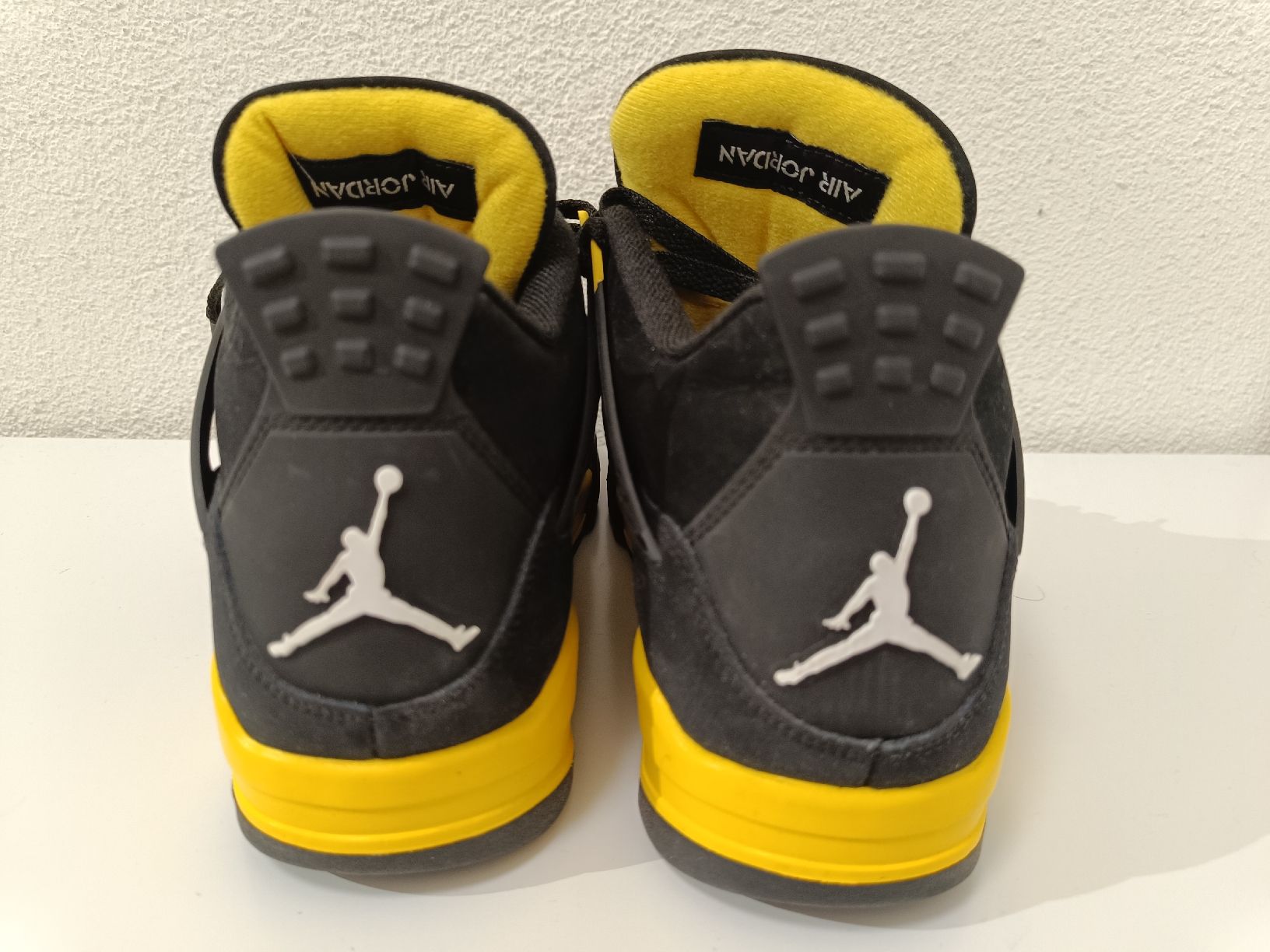 Jordan Scarpe da uomo: Jordan 4 Thunder – Nuovo (secondo la descrizione) da Dietikon venduto da Sunriseplace1010 4