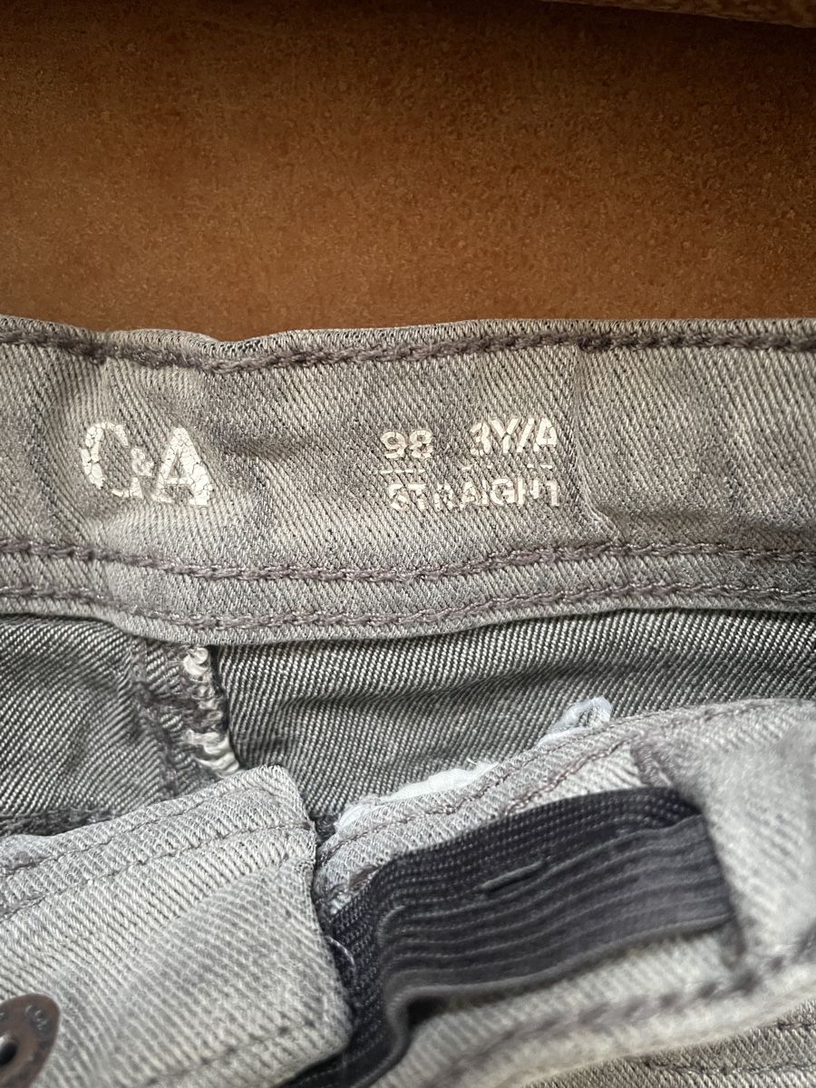 C&A Pantaloni: Hose Grösse 98 grau – Usato da Winden venduto da gini_bini 1