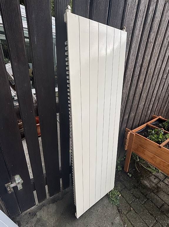 Heizgeräte: Flächenheizkörper weiss 3 Stk. – Gebraucht aus Müntschemier von QE66 3
