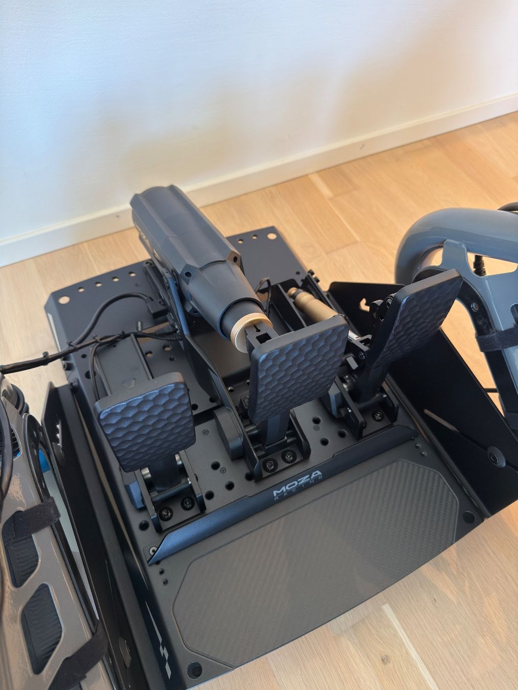 Moza Racing Manettes: Complete premium SimRig / Komplettes Premium-SimRig – D'occasion à Wetzikon ZH par francesco_0000 2