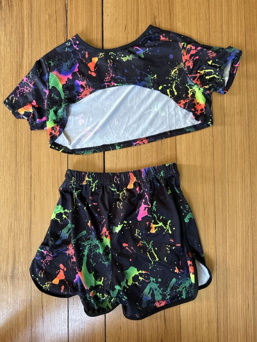 Trainer, Turnhosen & -trikots: Sportoutfit ca 146 – Gebraucht aus Solothurn von var002