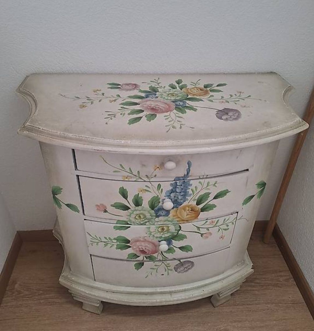 Commodes: Kommode mit Blumenmuster weiss 4 Schubladen gebraucht – D'occasion à Wynau par Ziegler_Secondhand 1
