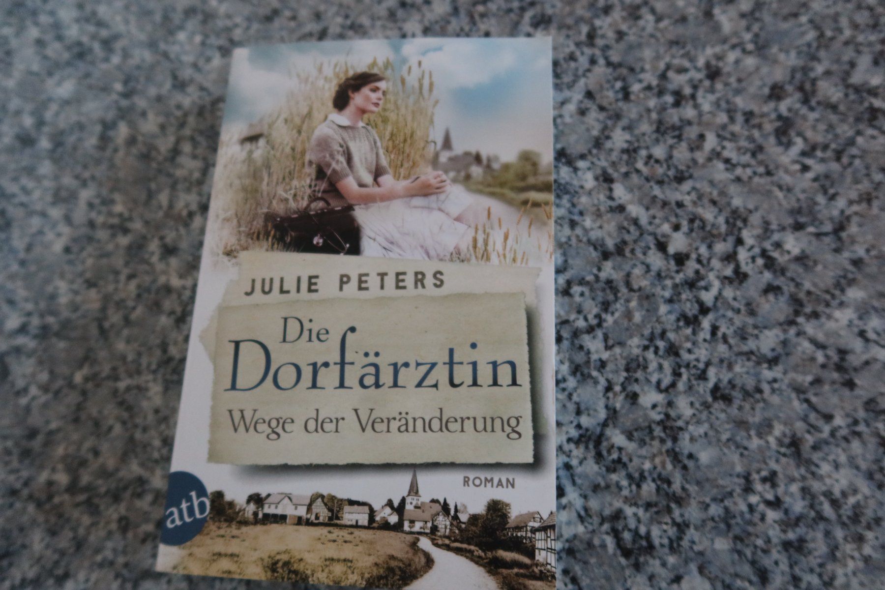 Livres: Die Dorfärztin – D'occasion à Täuffelen par Cindybussy