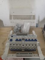 Kleinverteiler mit FI + 7 Sicherungsaut. NESFEL / Hager