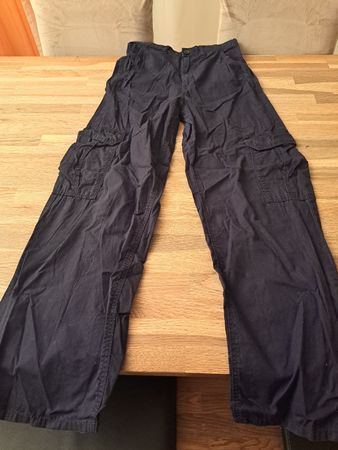 Zu verkaufen Mädchen Hose Grösse 170 in Farbe schwarz.