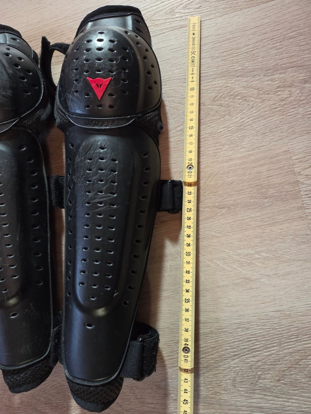 Dainese Protezioni & Imbottiture: Dainese Knieschutz - MIT KRATZERN! – Usato da Kerzers venduto da andy1050 3