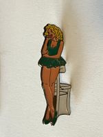 1 Pin Pinup Girl