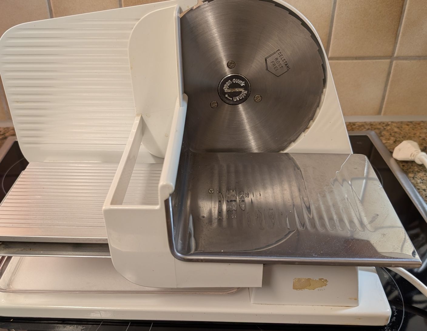 Elettrodomestici da cucina: Allesschneider weiss "Severin" guter Zustand – Usato da Hinwil venduto da lba_l8yp