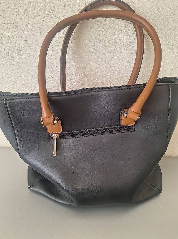 Borse da donna: Schwarze Handtasche gebraucht – Usato da Düdingen venduto da san_kf2l 3