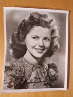 Shirley Temple, Original Autogramm auf Grossfoto in s/w