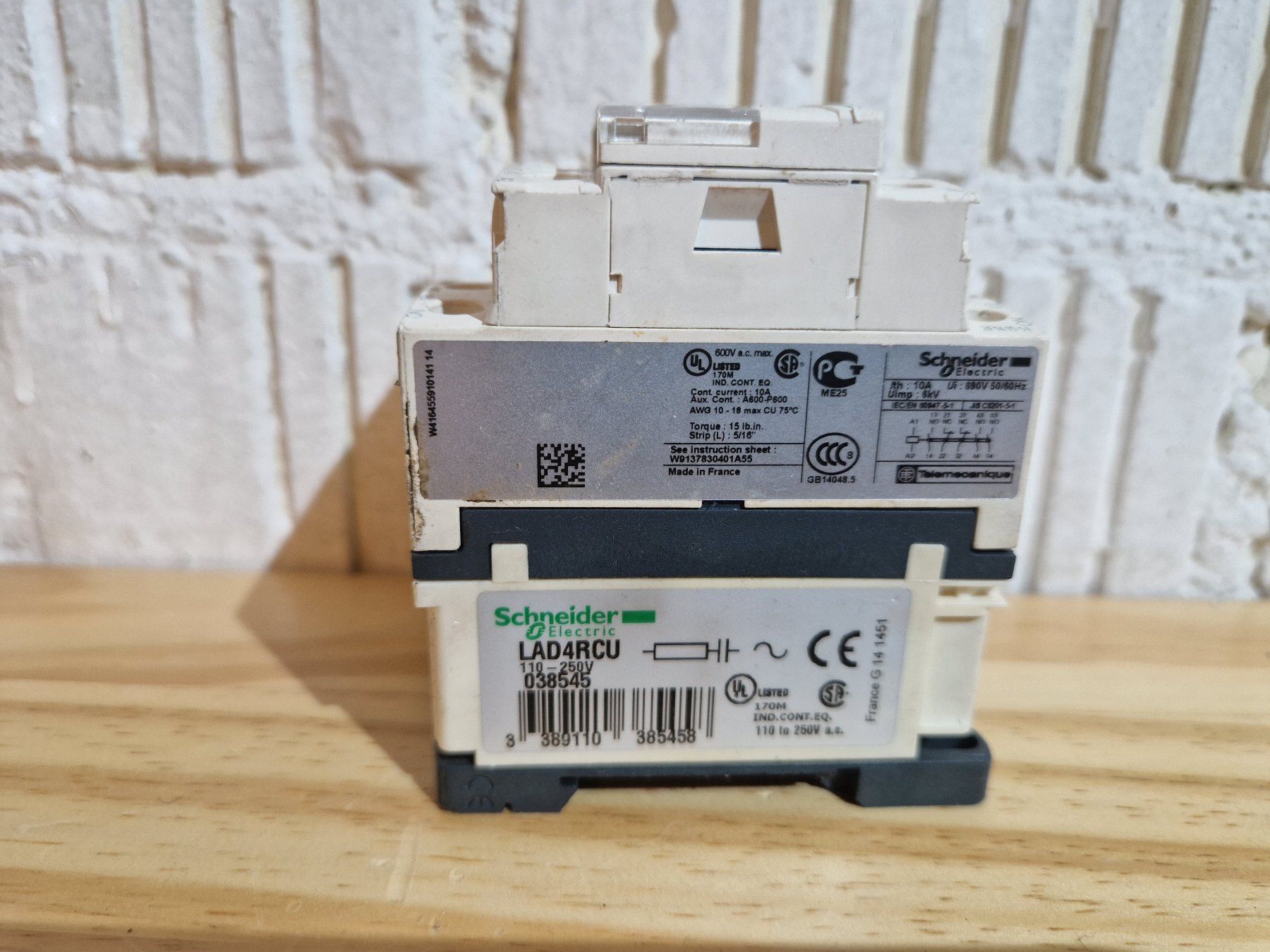 Schneider Componenti elettronici: Schneider Electric CAD32 Schütz – Usato da Seedorf BE venduto da Stibutz 2
